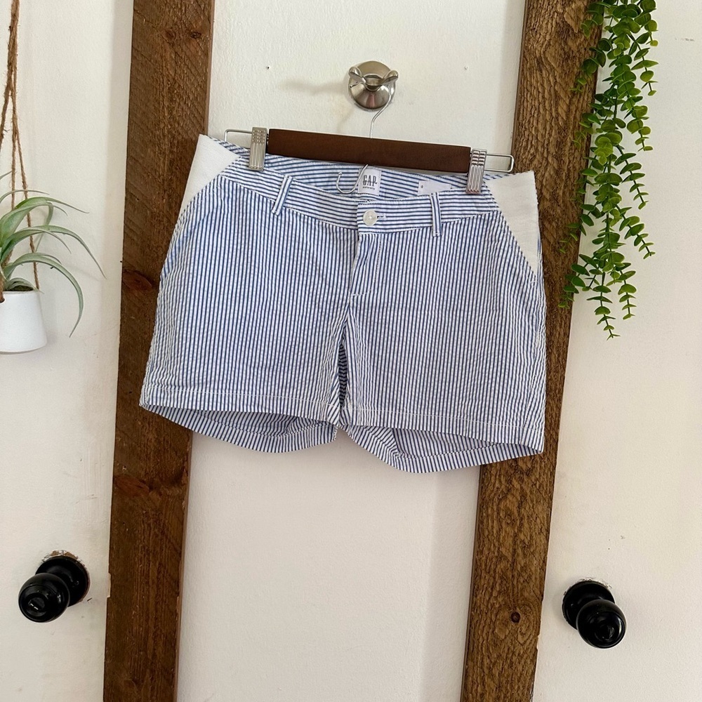 Maternity GAP Women’s Seersucker Blue White Stripe Shorts Inset Panel
